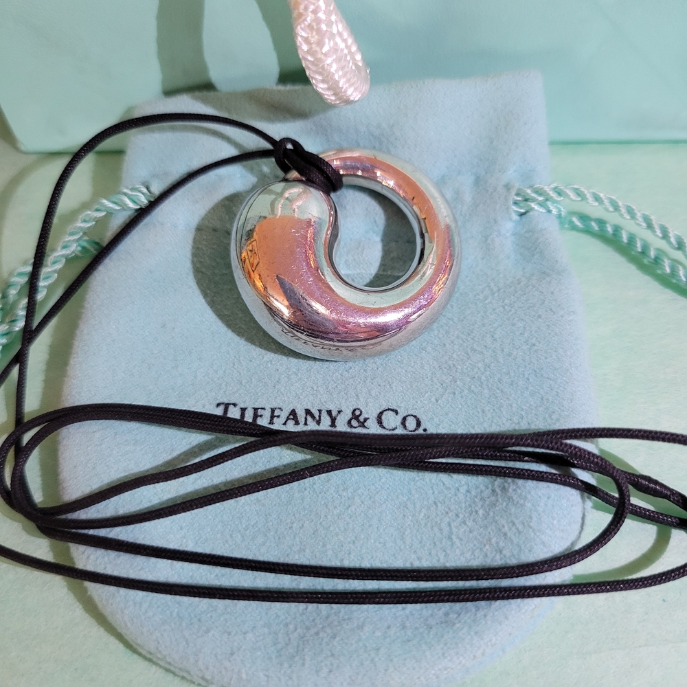 Tiffany & Co. RARE 33mm XL Eternal Circle Silver Pendant with 32" Tiffany Cord - Picture 3 of 11